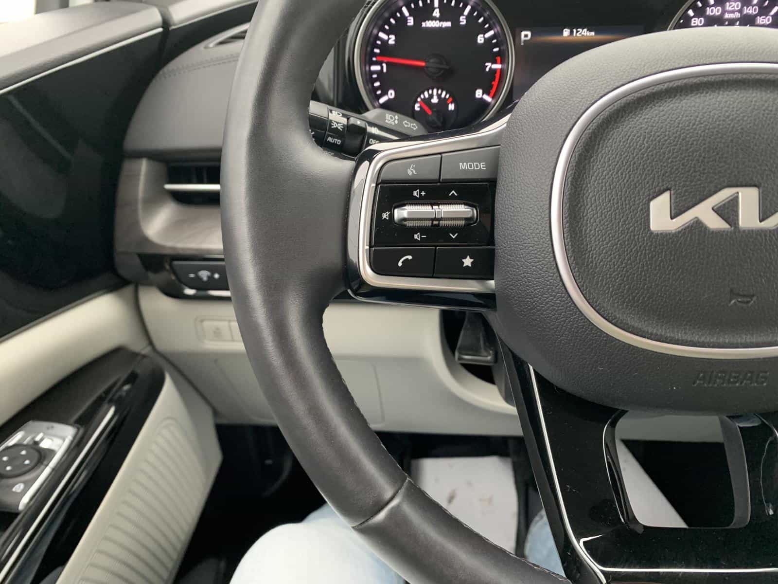 2024 Kia Carnival EX - Image 12