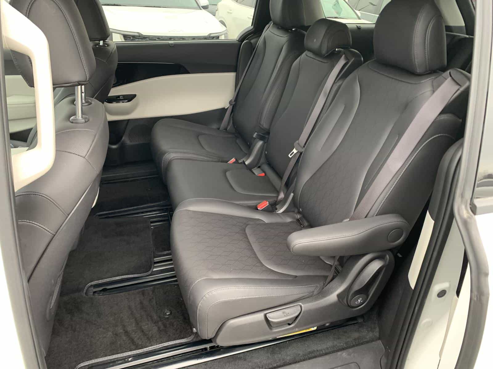 2024 Kia Carnival EX - Image 18