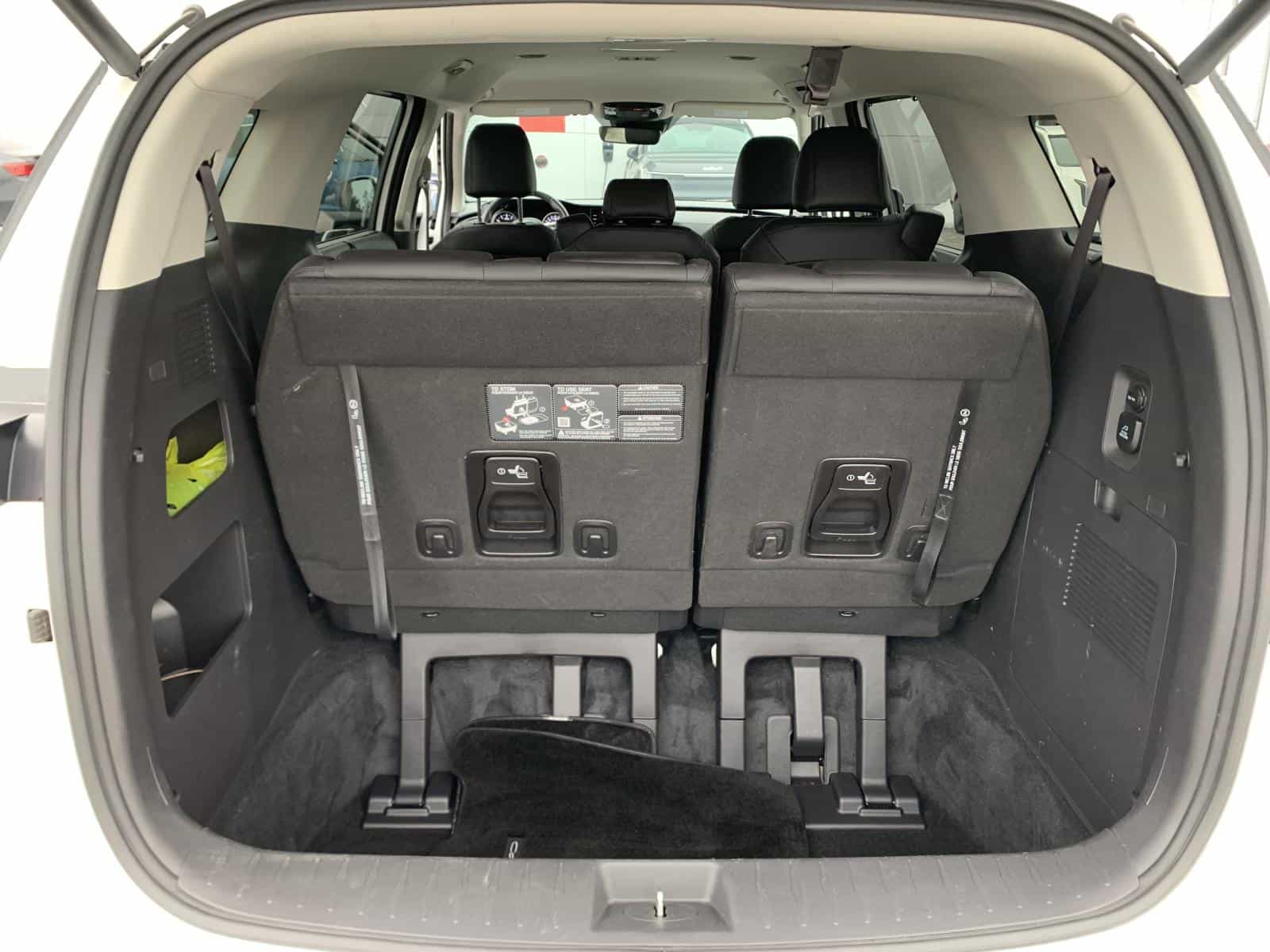 2024 Kia Carnival EX - Image 20