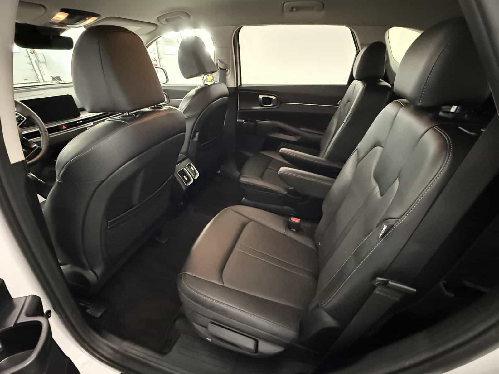 2025 Kia Sorento EX 2.5T - Image 12