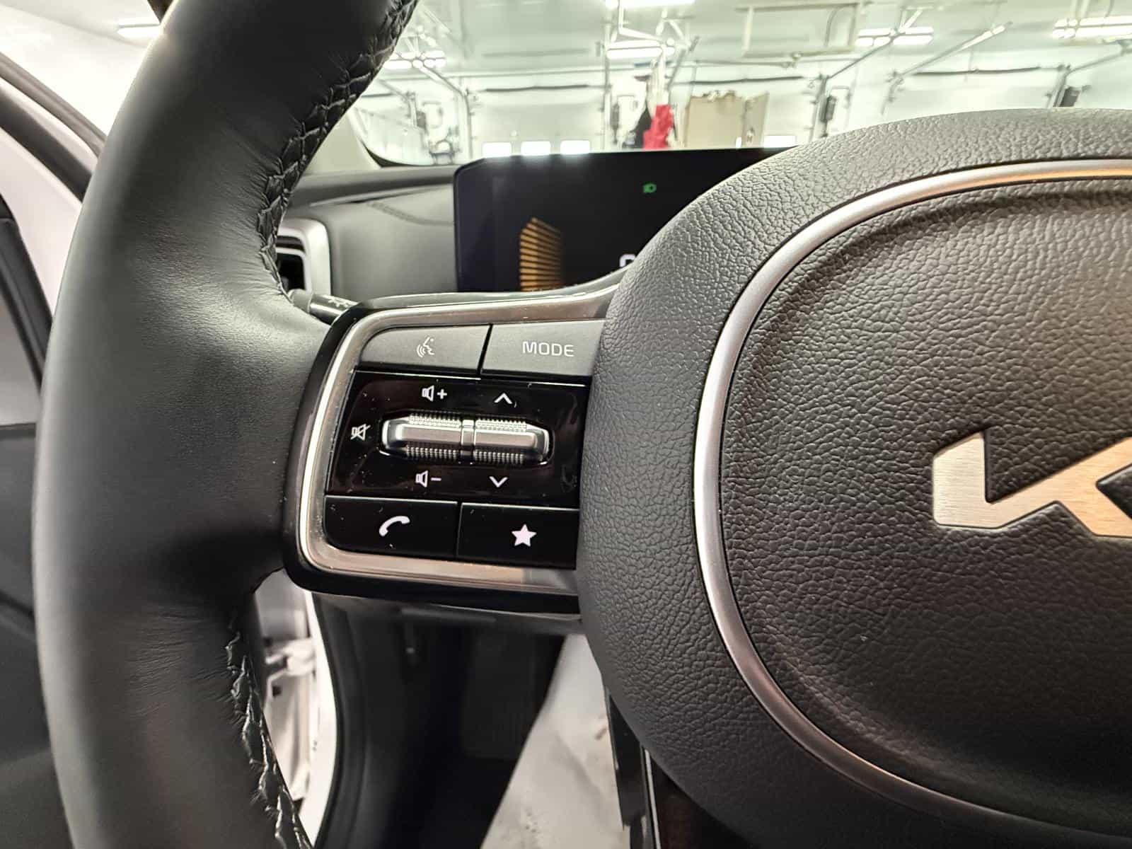 2025 Kia Sorento EX 2.5T - Image 22