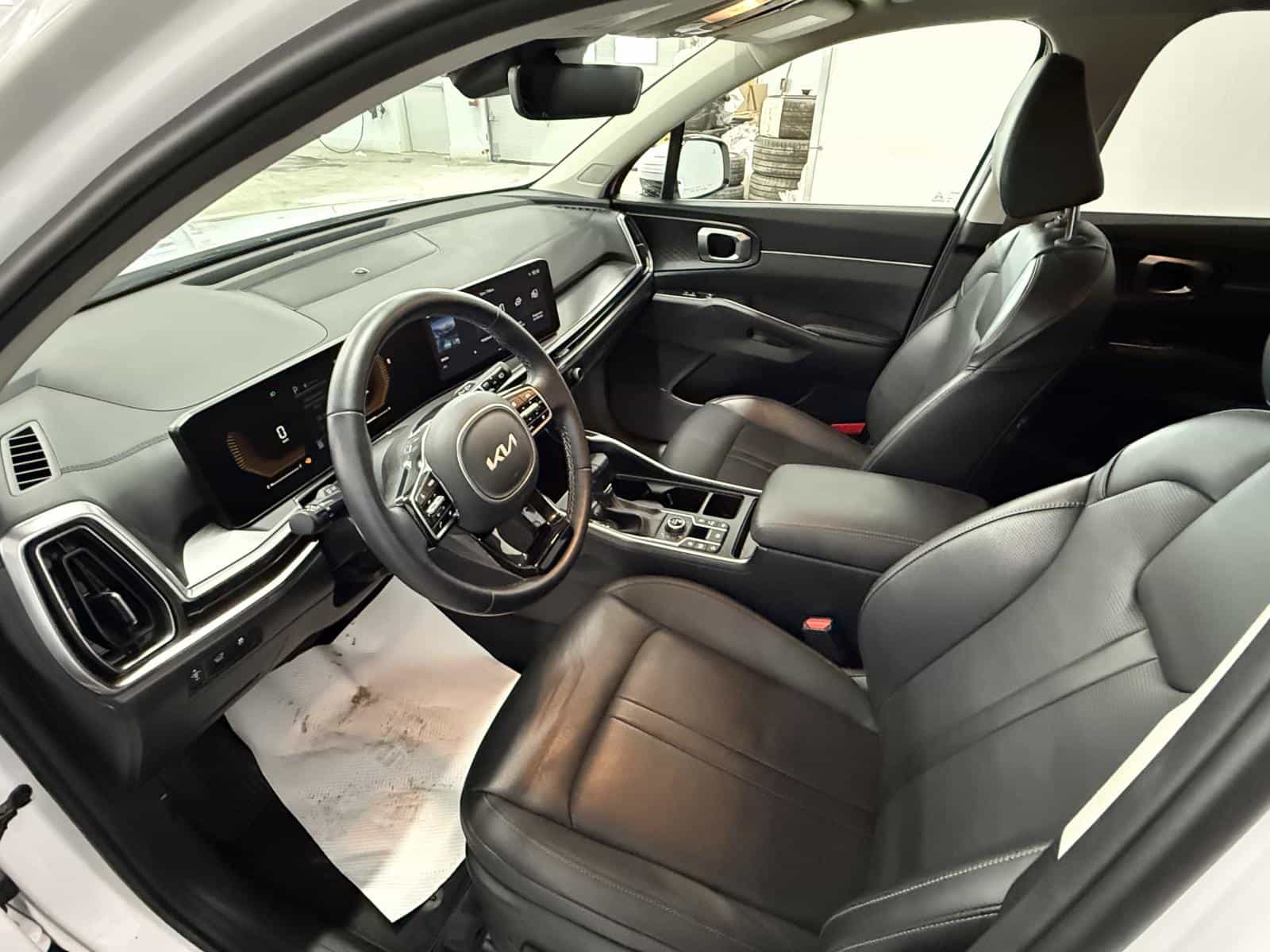 2025 Kia Sorento EX 2.5T - Image 16