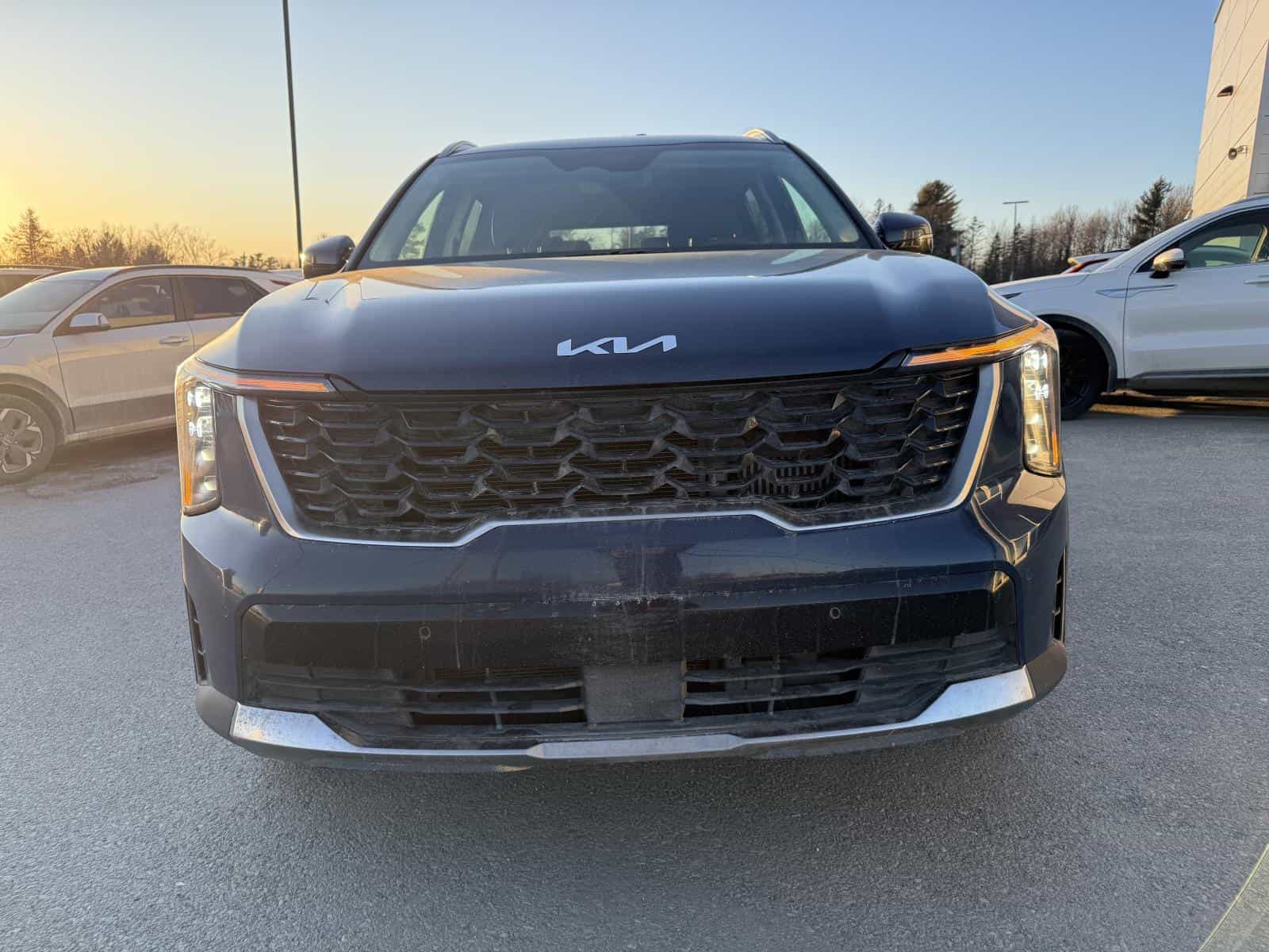 2025 Kia Sorento EX 2.5T - Image 2