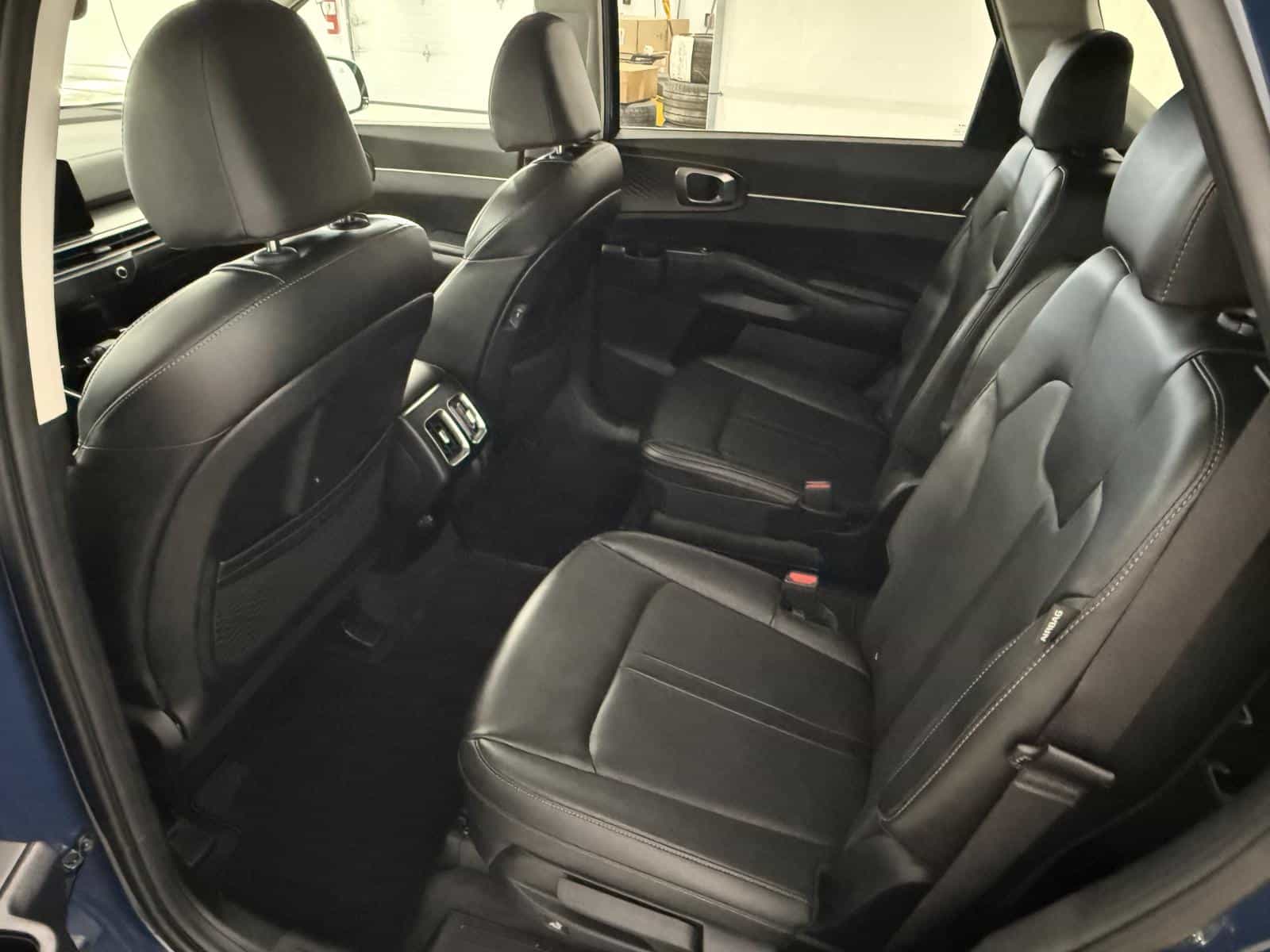 2025 Kia Sorento EX 2.5T - Image 11