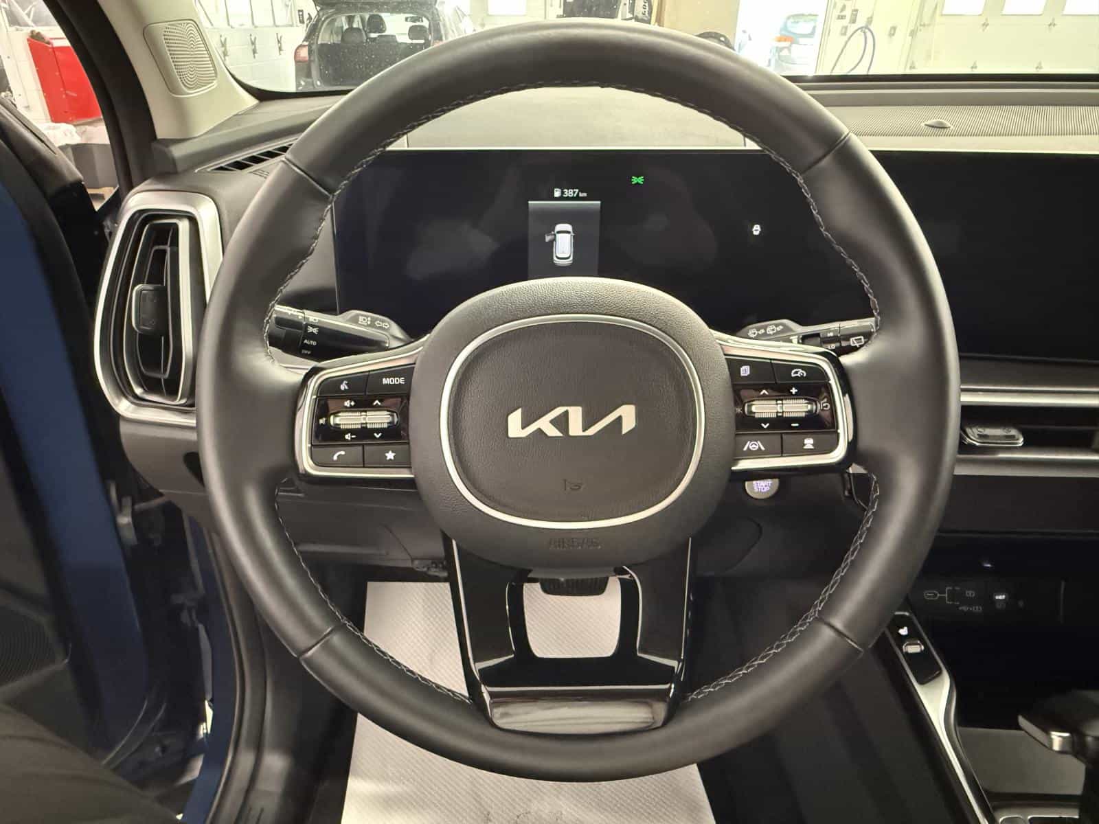 2025 Kia Sorento EX 2.5T - Image 21