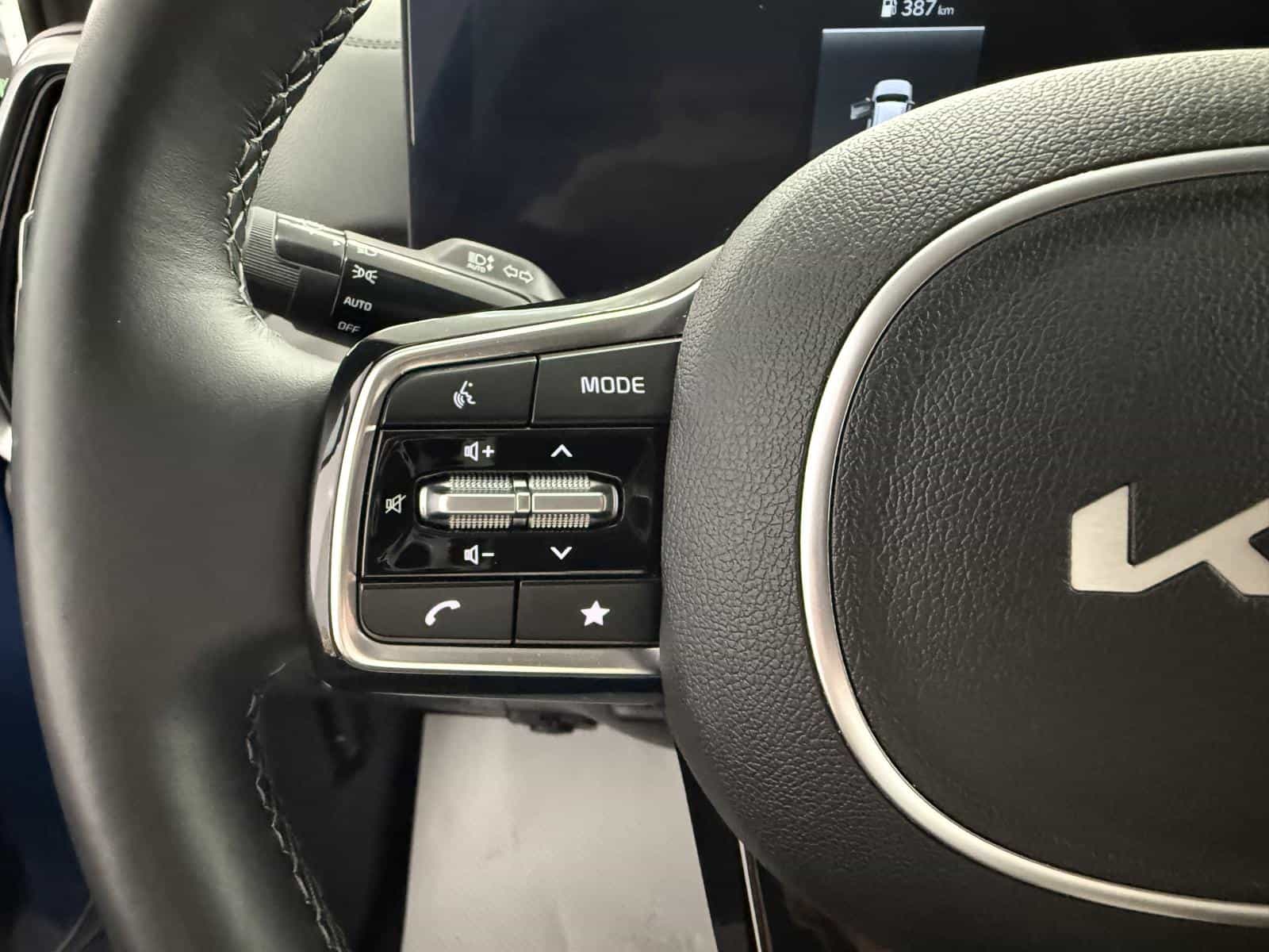 2025 Kia Sorento EX 2.5T - Image 22