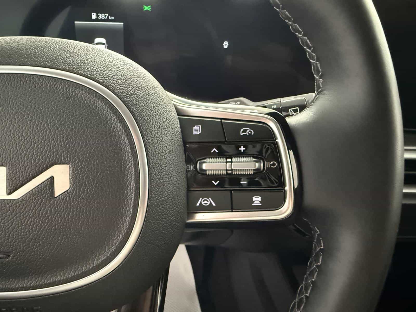 2025 Kia Sorento EX 2.5T - Image 23