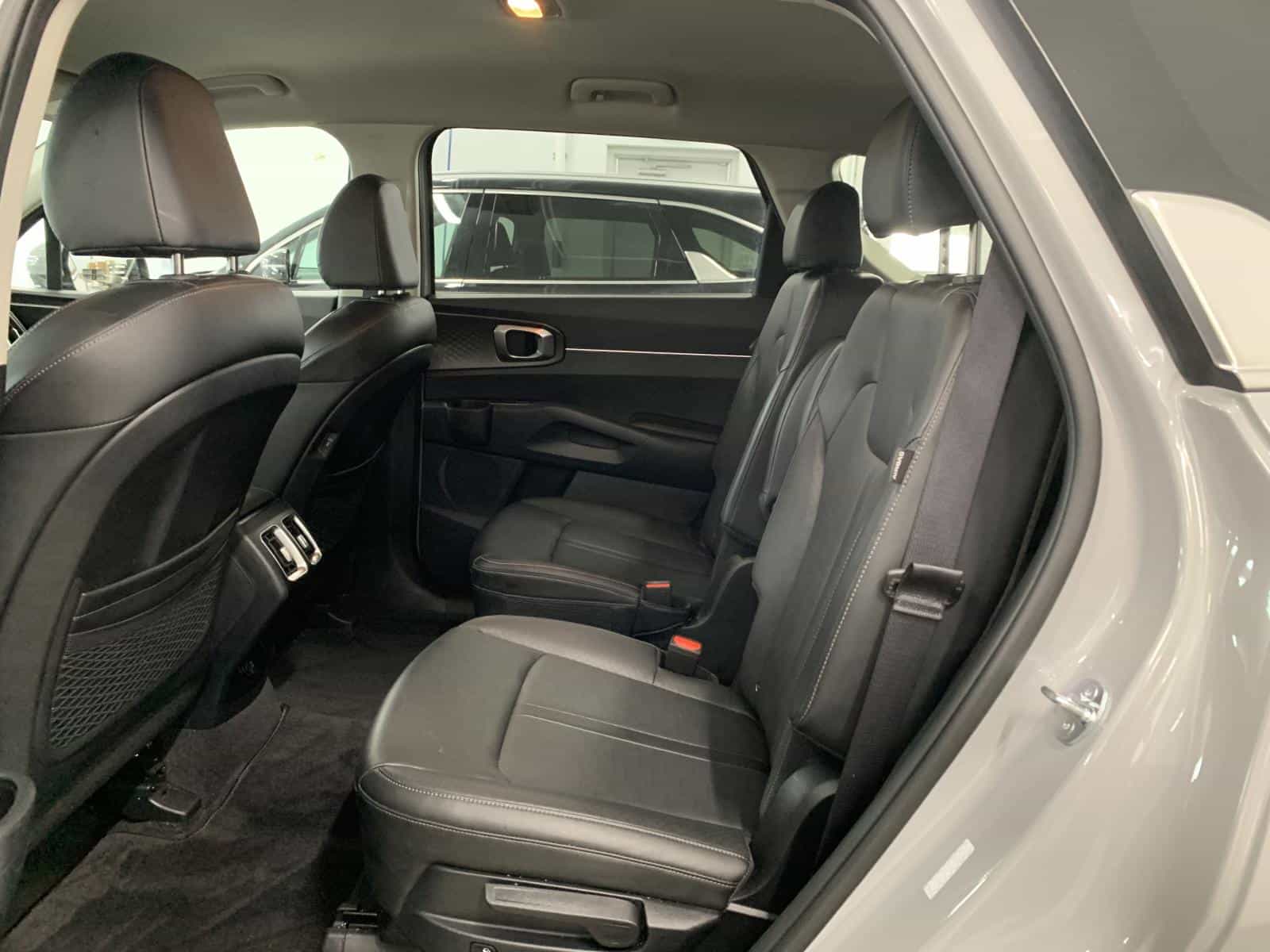 2025 Kia Sorento EX 2.5T - Image 10