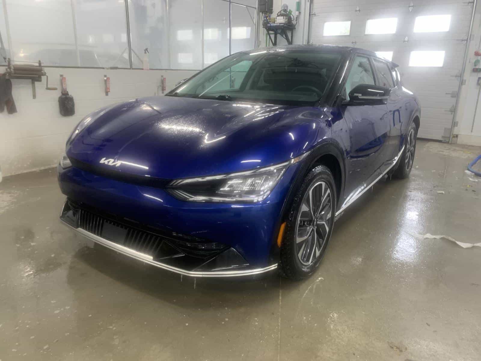 2023 Kia EV6 Long Range - Image 1