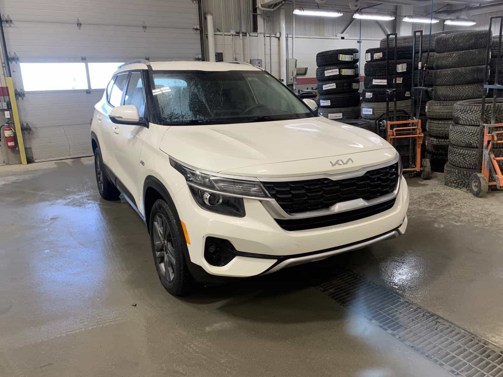 2023 Kia Seltos LX - Image 1