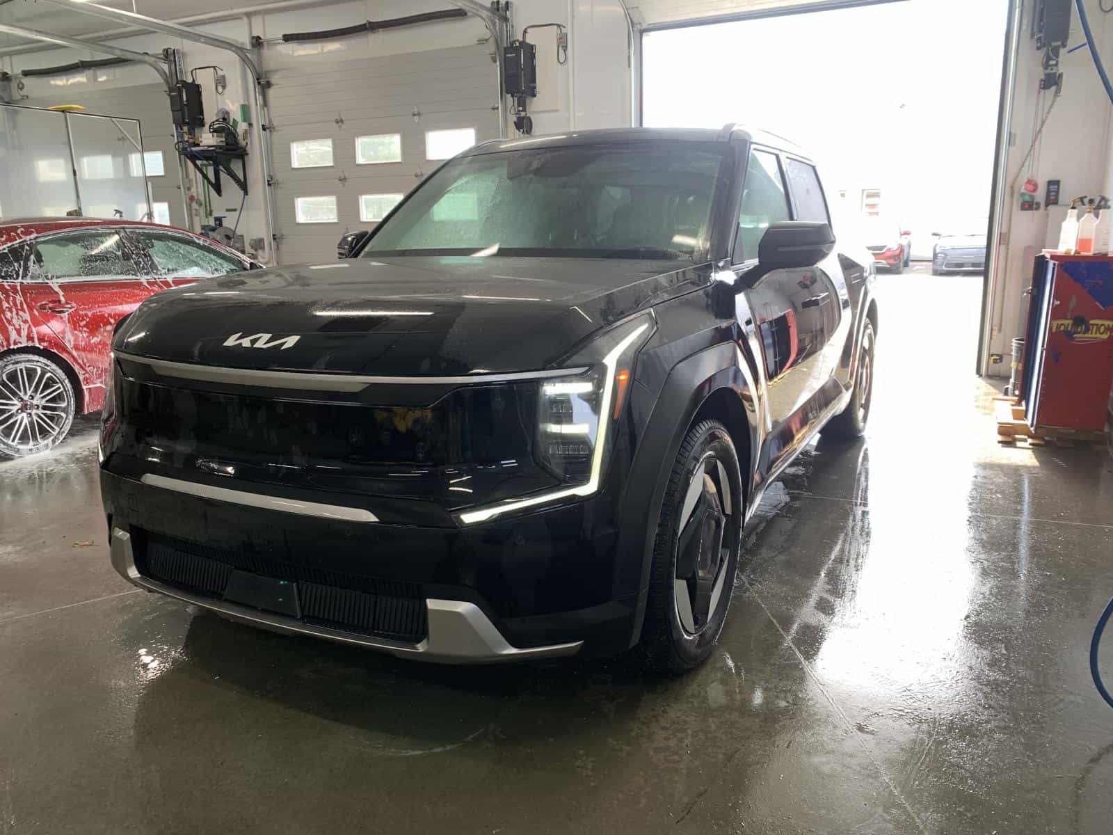 2024 Kia EV9 Land - Image 1