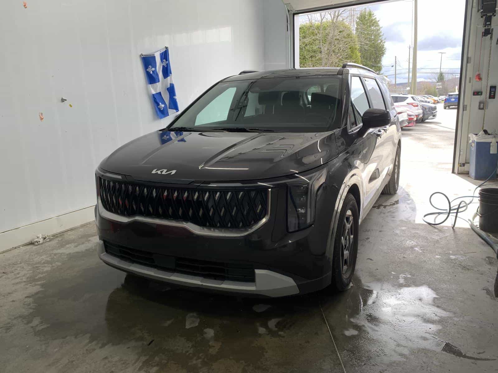 2025 Kia Carnival LX+ - Image 1