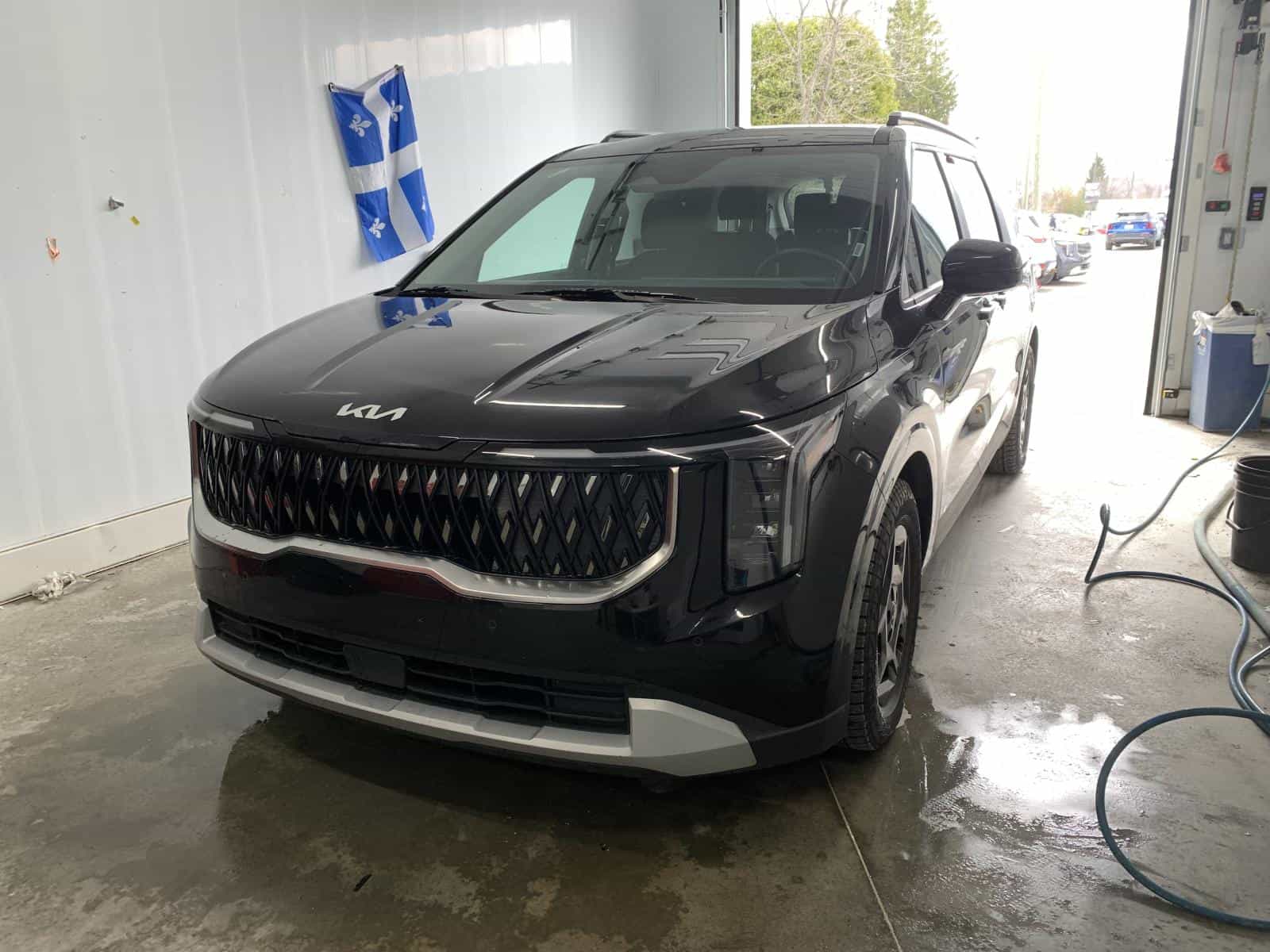 2025 Kia Carnival LX+ - Image 1