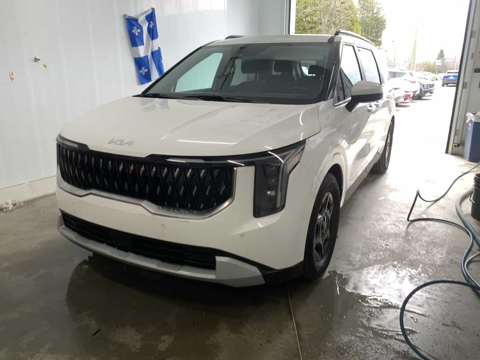 Image 1 Kia Carnival LX+ 2025