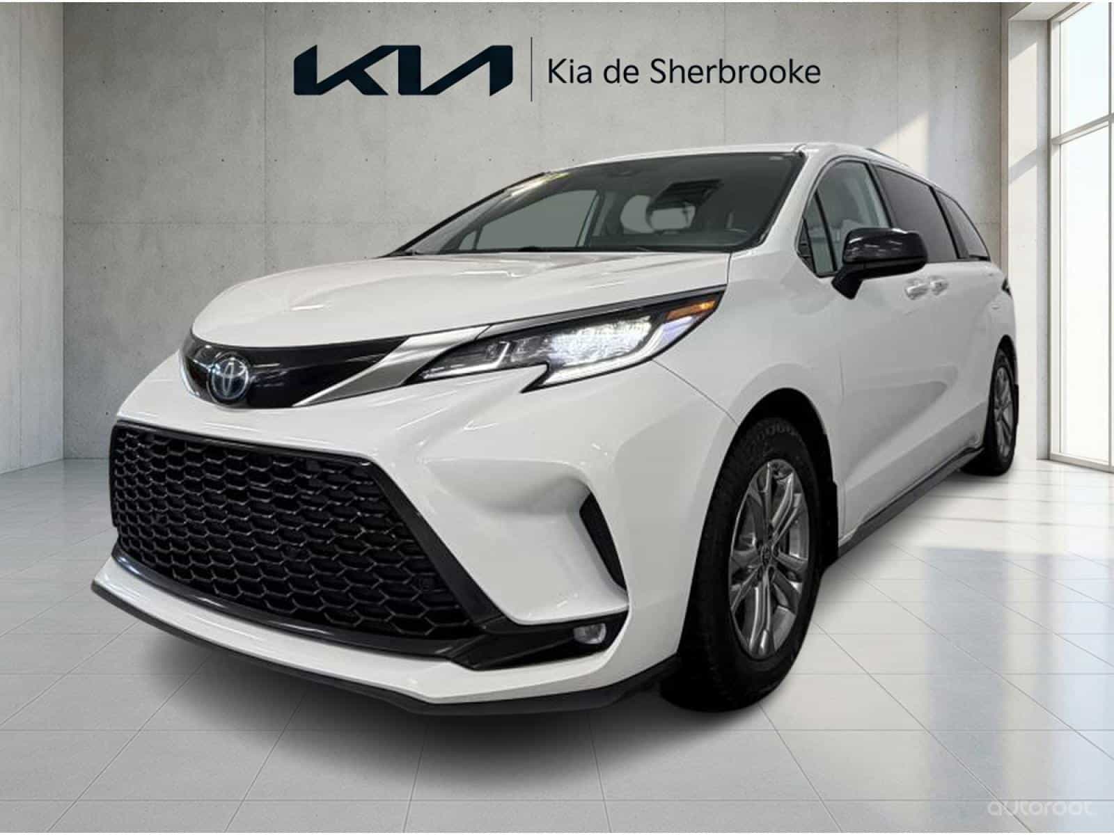 2022 Toyota Sienna XSE Technology - Image 1