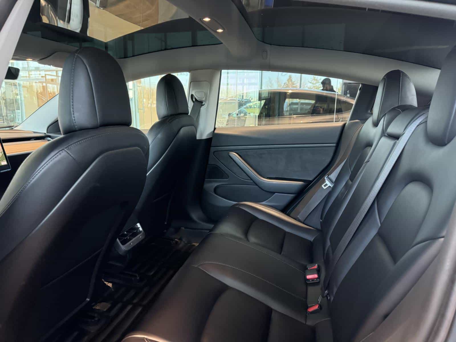 2018 Tesla Model 3 Long Range - Image 11
