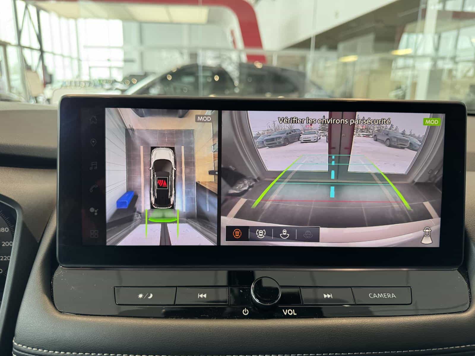 2025 Nissan Rogue SL - Image 17