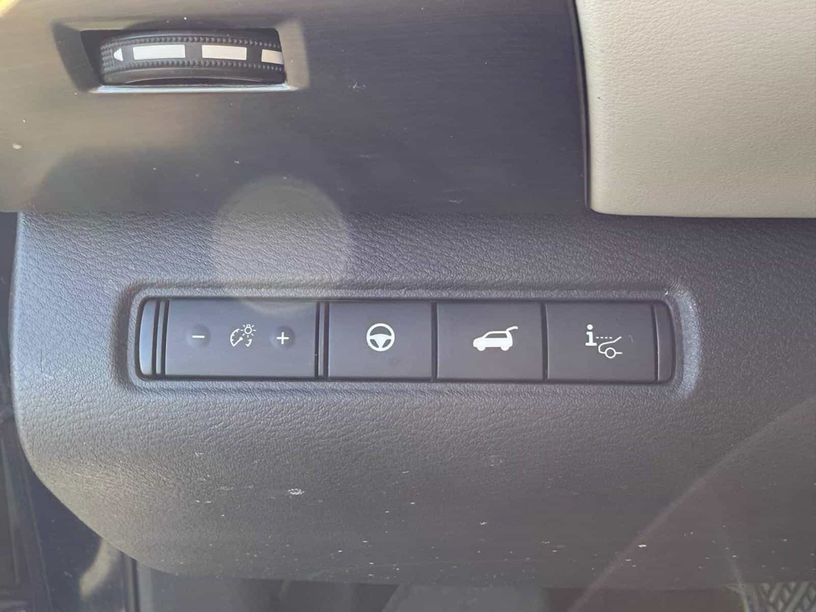 2022 Nissan Pathfinder SL - Image 12