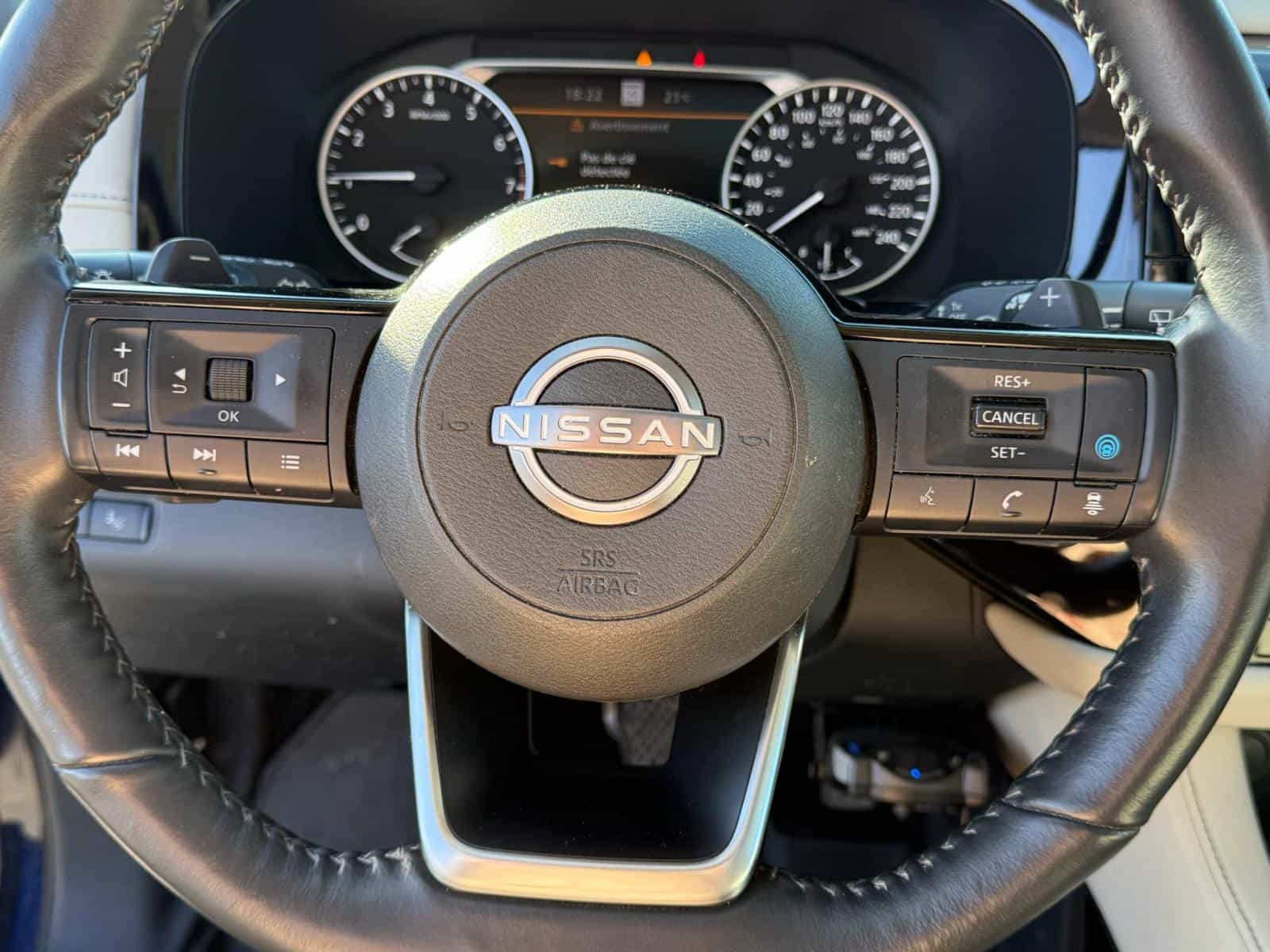 2022 Nissan Pathfinder SL - Image 13