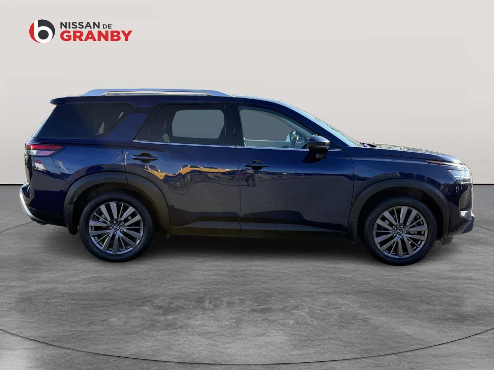 2022 Nissan Pathfinder SL - Image 6