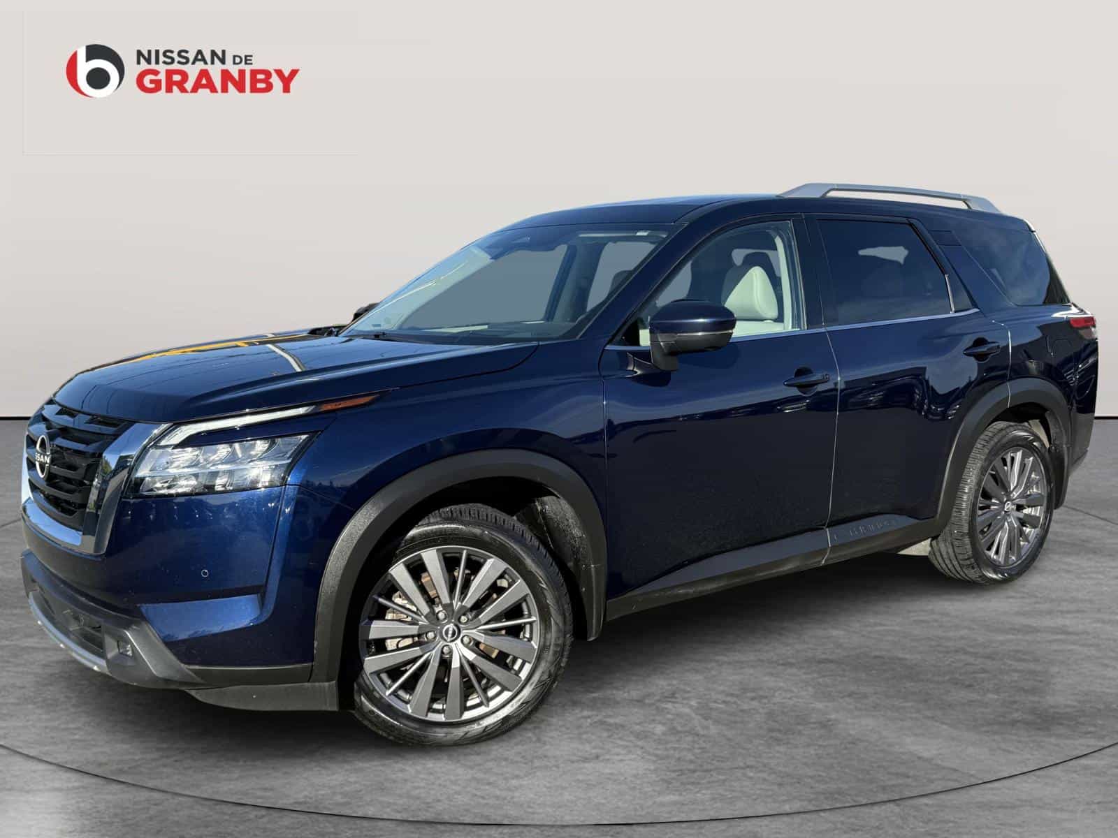 2022 Nissan Pathfinder SL - Image 1