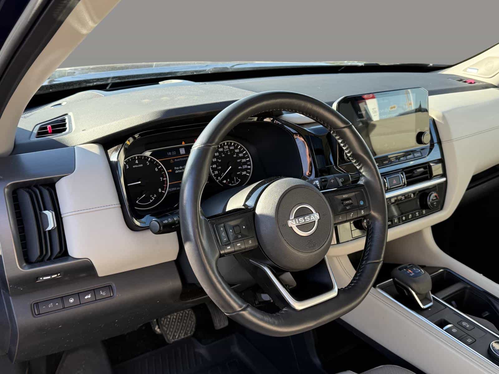 2022 Nissan Pathfinder SL - Image 11