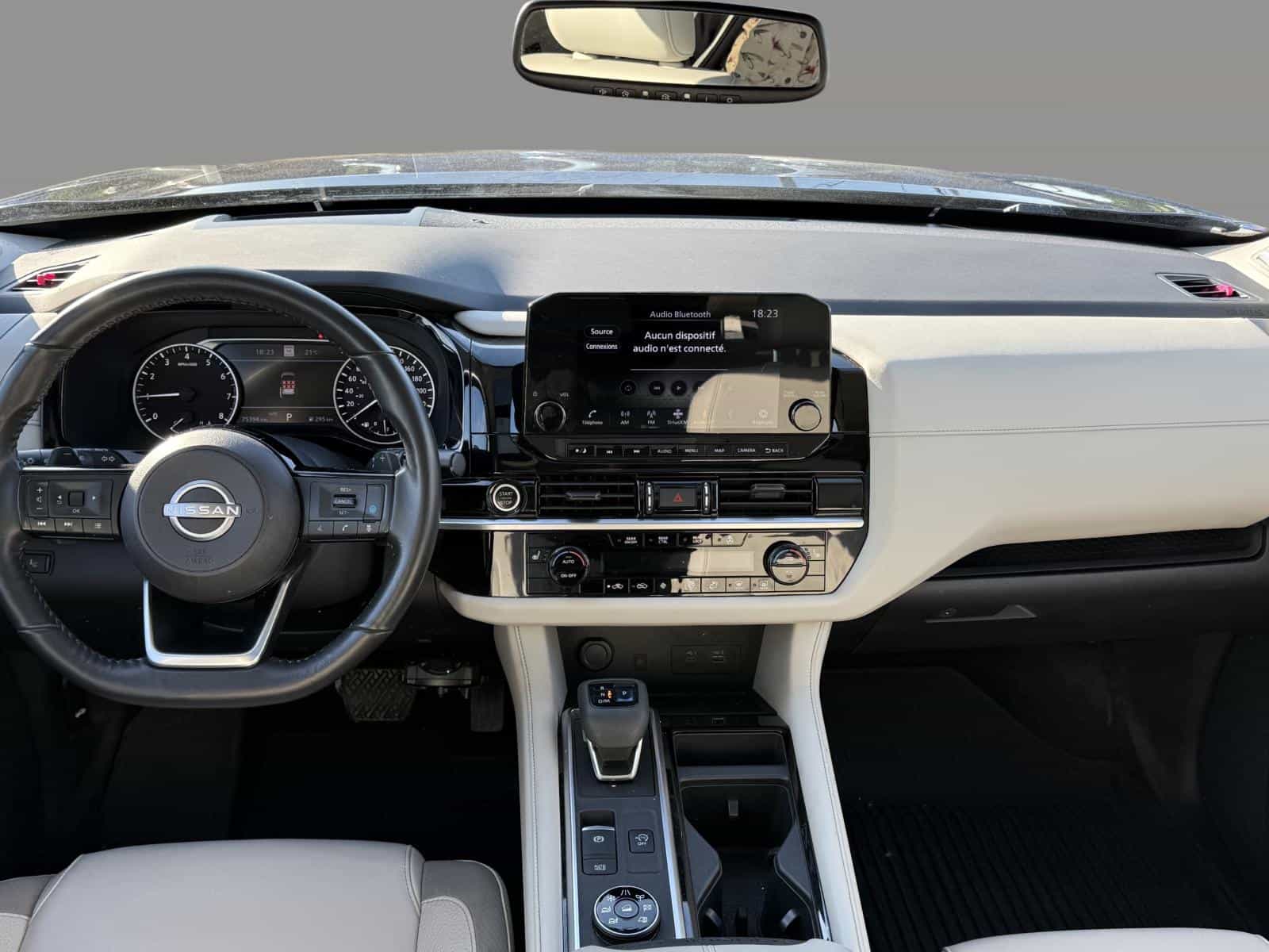 2022 Nissan Pathfinder SL - Image 21