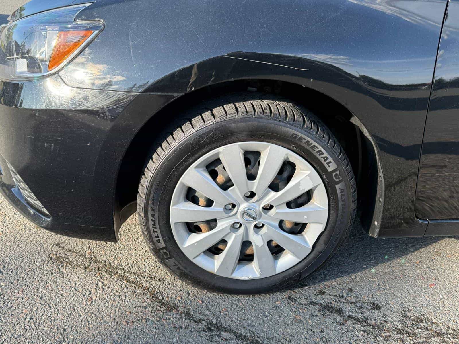 2019 Nissan Sentra SV - Image 9