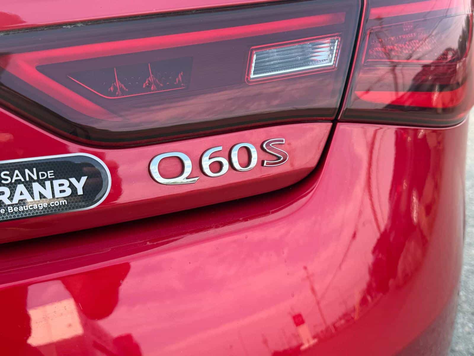 2017 Infiniti Q60 Sport - Image 6