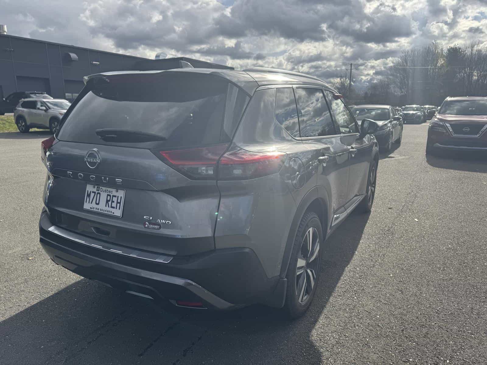 2023 Nissan Rogue SL - Image 2