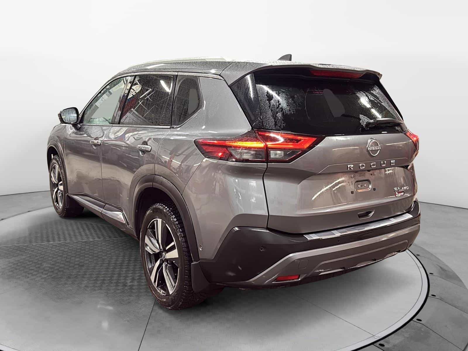 2023 Nissan Rogue SL - Image 4