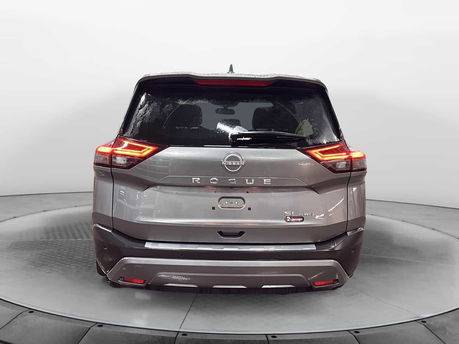 2023 Nissan Rogue SL - Image 5