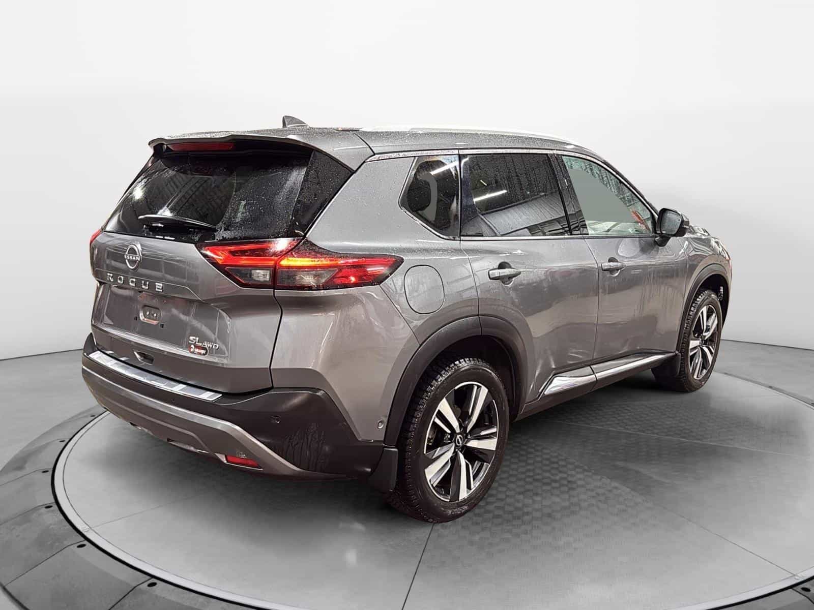 2023 Nissan Rogue SL - Image 7