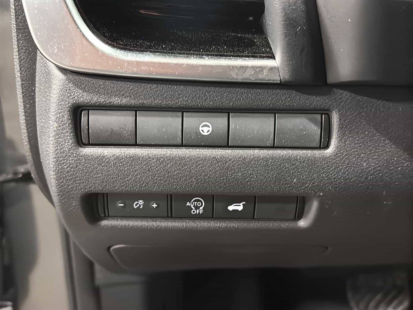 2023 Nissan Rogue SL - Image 15