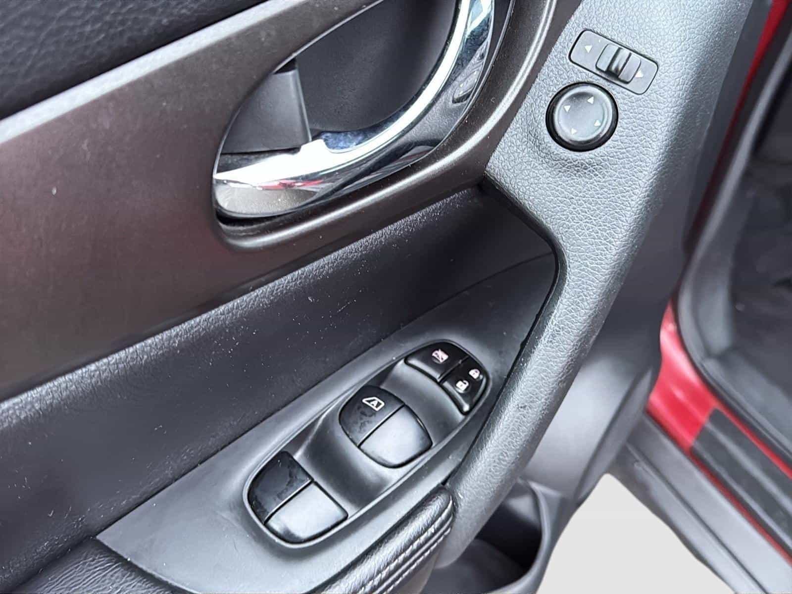 2016 Nissan Rogue SV Special Edition - Image 12