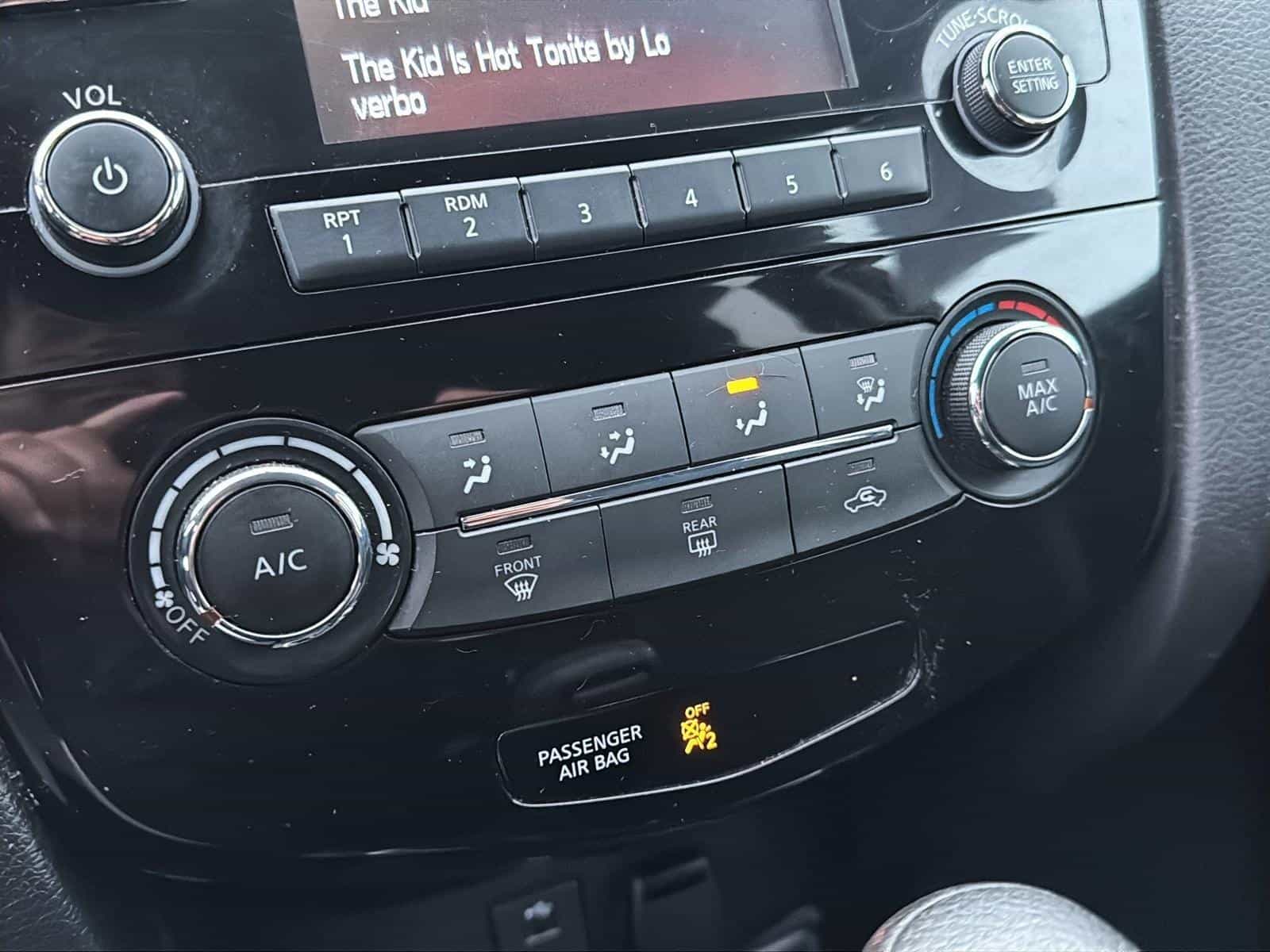 2016 Nissan Rogue SV Special Edition - Image 18