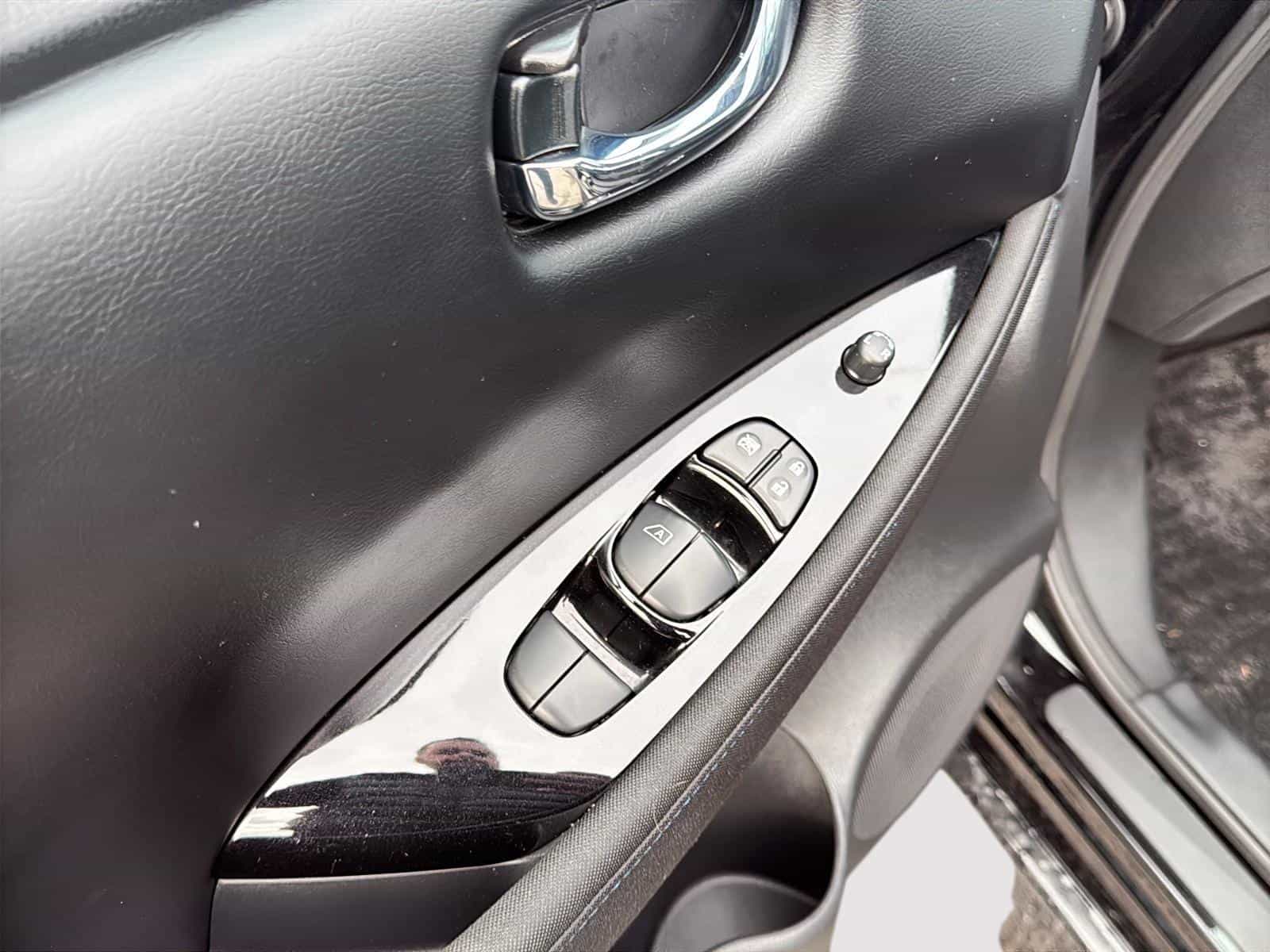 2020 Nissan Leaf Plus SV - Image 10