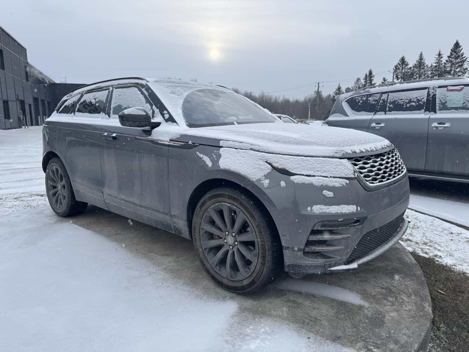 2019 Land Rover Range Rover Velar SE R-Dynamic - Image 3