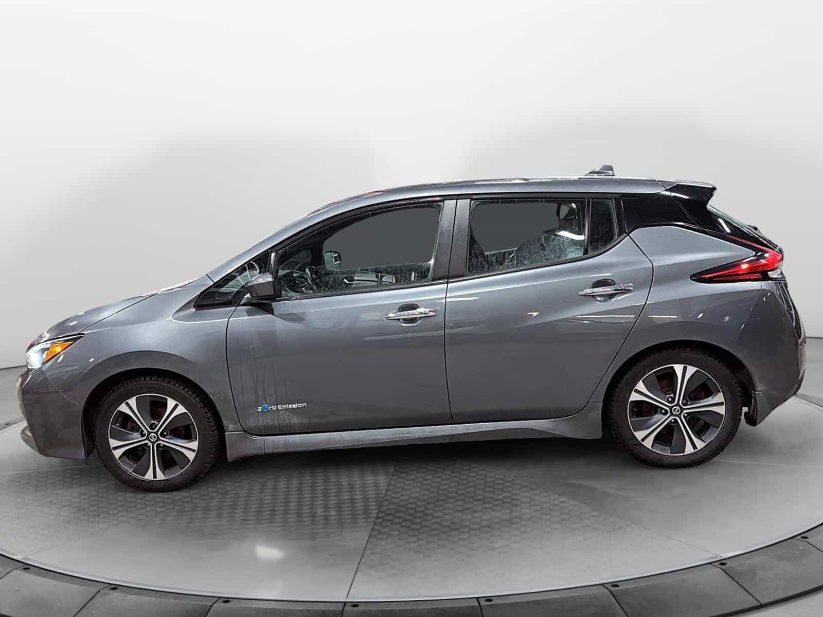 2019 Nissan Leaf SV - Image 2