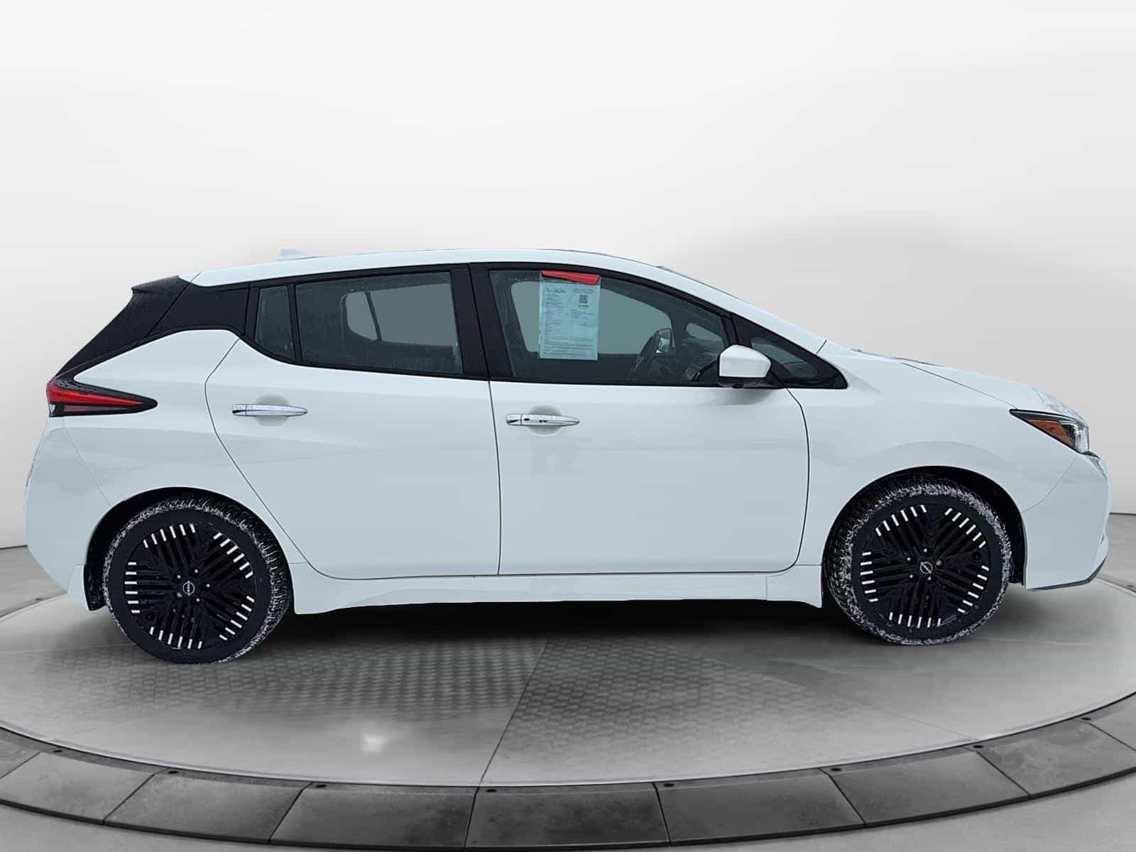 2023 Nissan Leaf SV Plus - Image 4