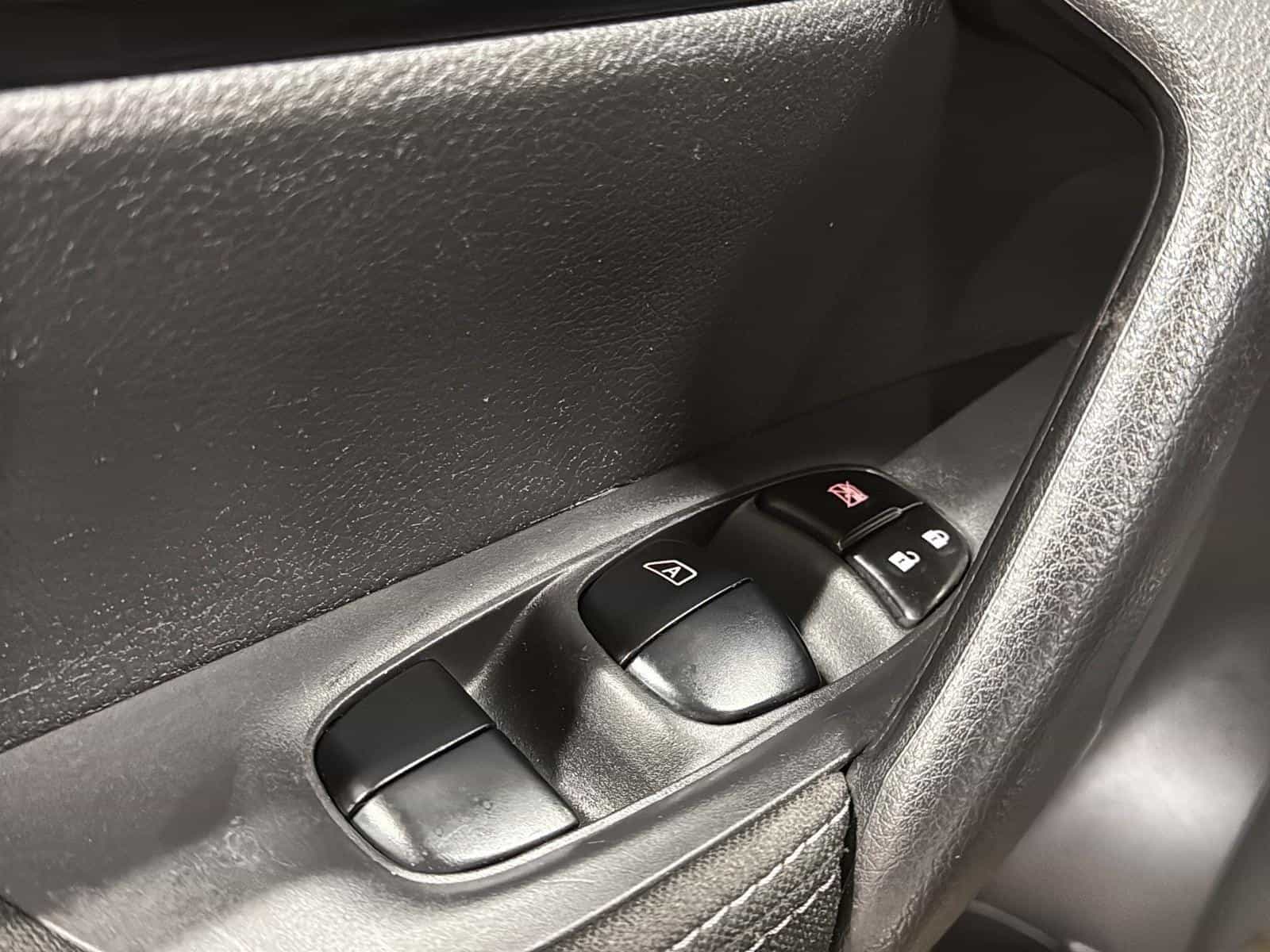 2017 Nissan Qashqai SV - Image 11