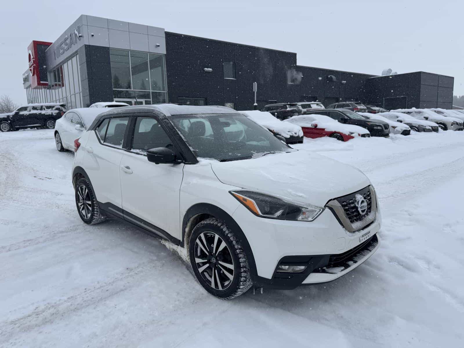 2019 Nissan Kicks SR - Image 3