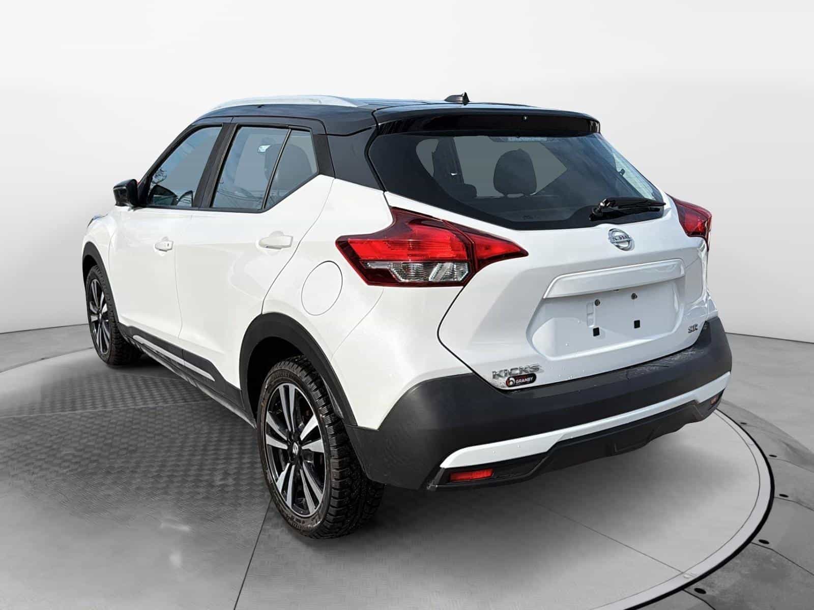 2019 Nissan Kicks SR - Image 5