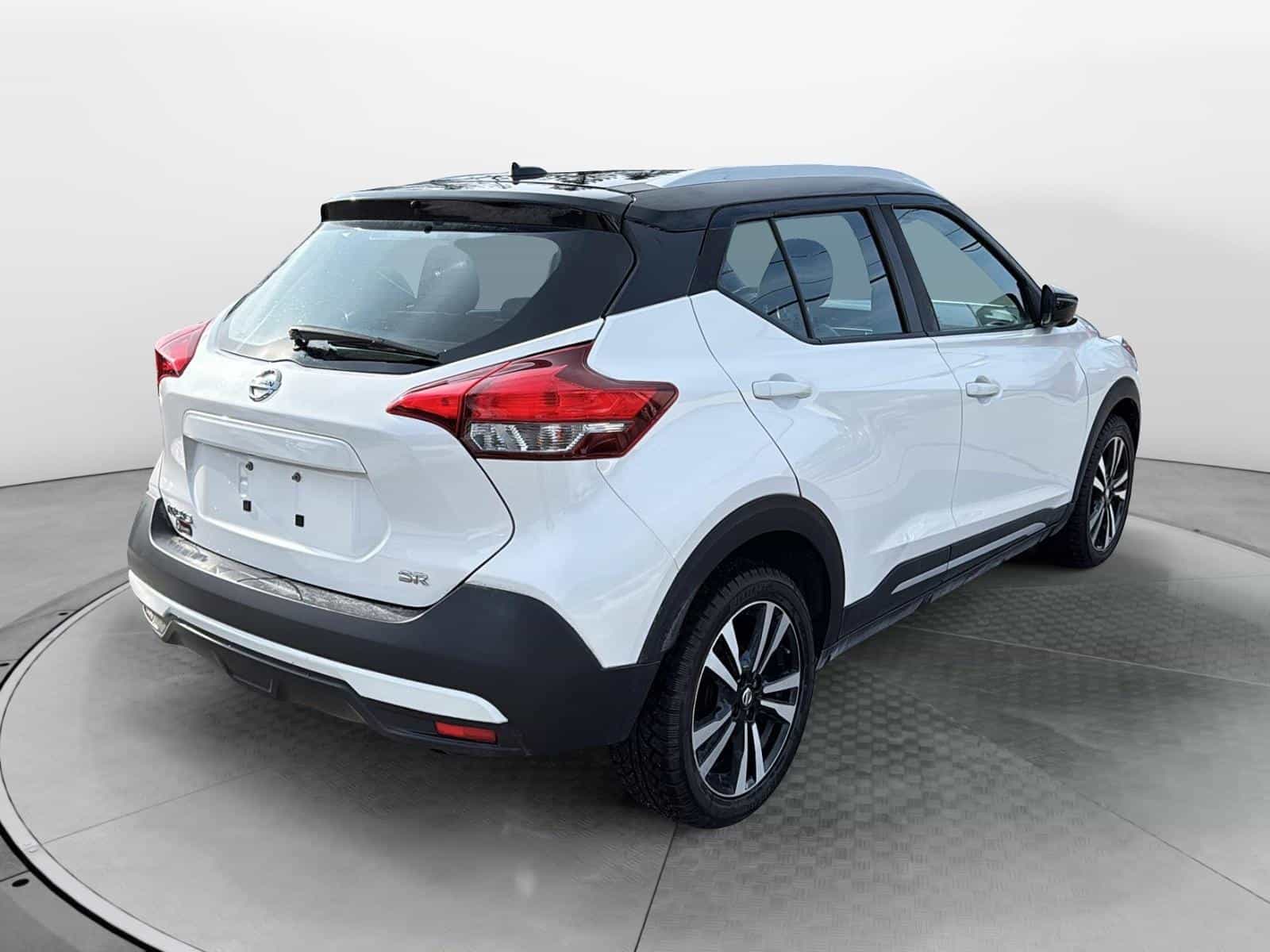 2019 Nissan Kicks SR - Image 8