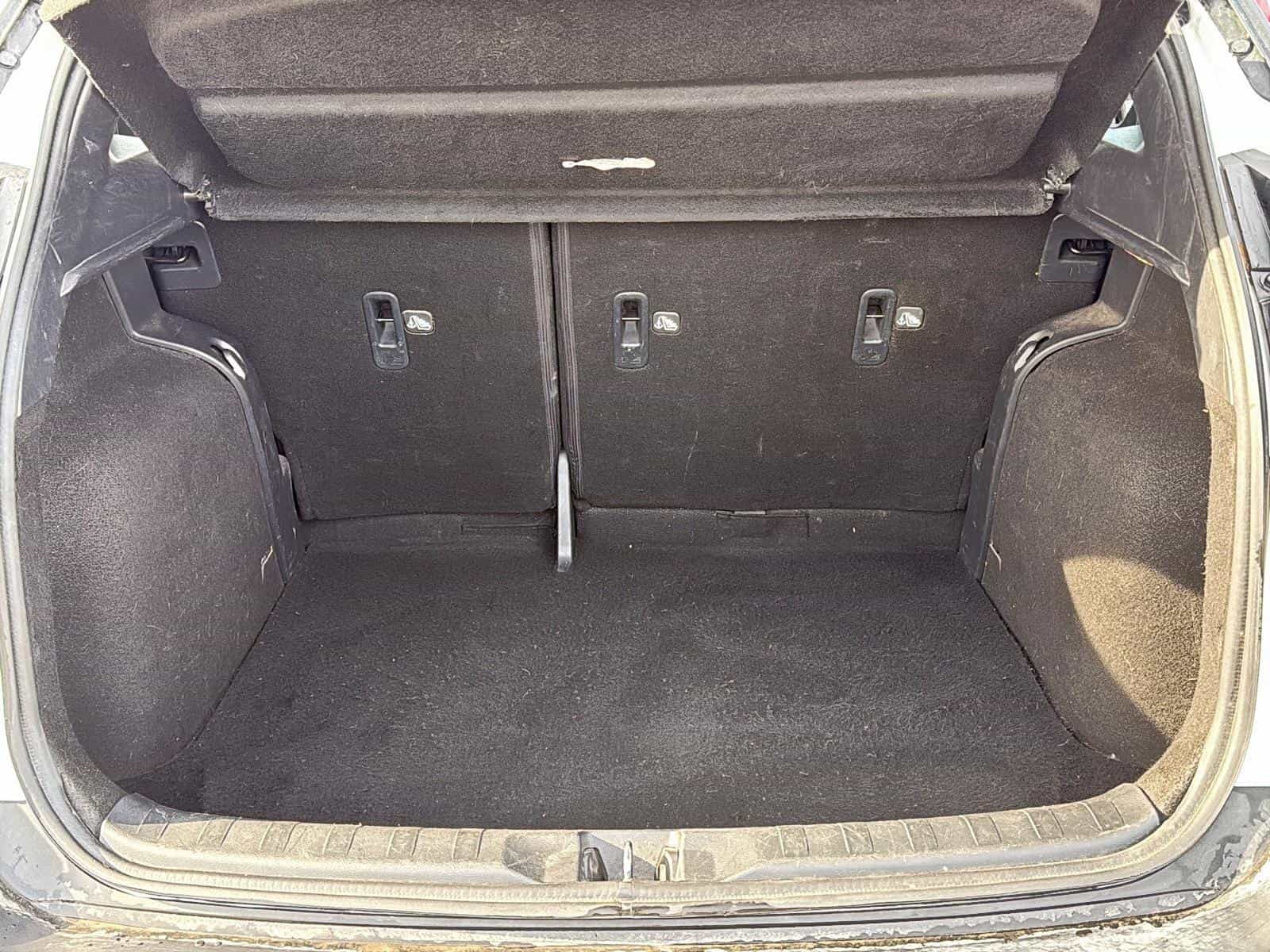 2019 Nissan Kicks SR - Image 23