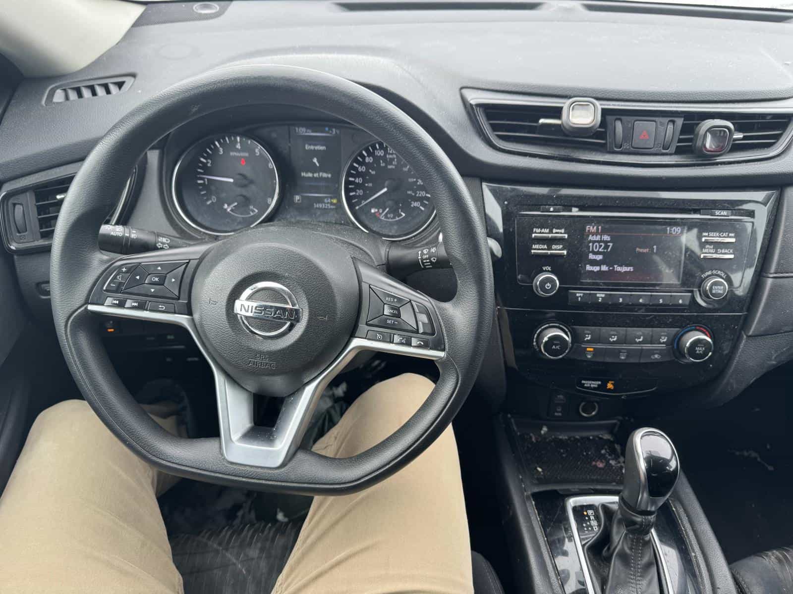 2017 Nissan Rogue SV - Image 5