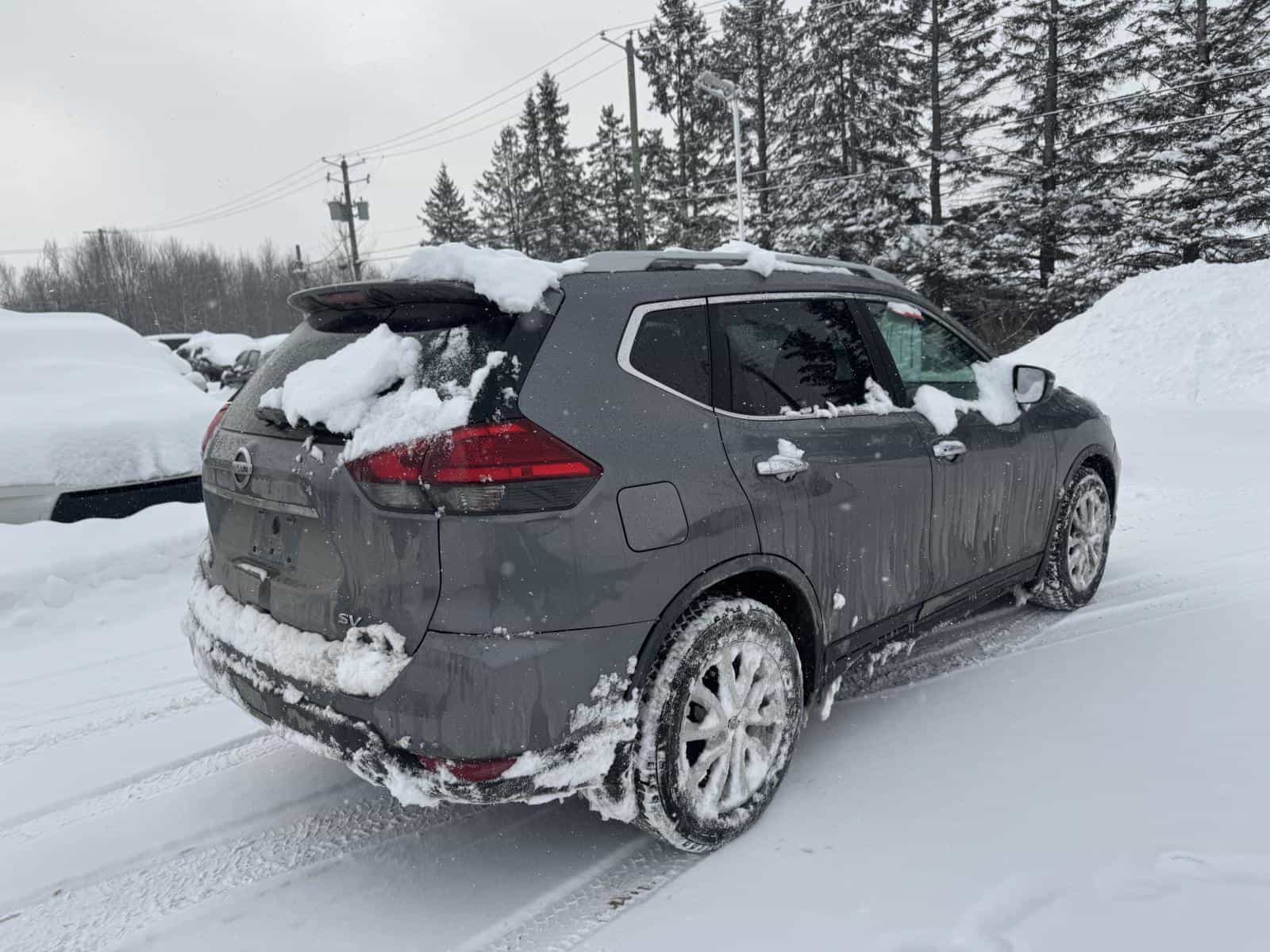 2017 Nissan Rogue SV - Image 3