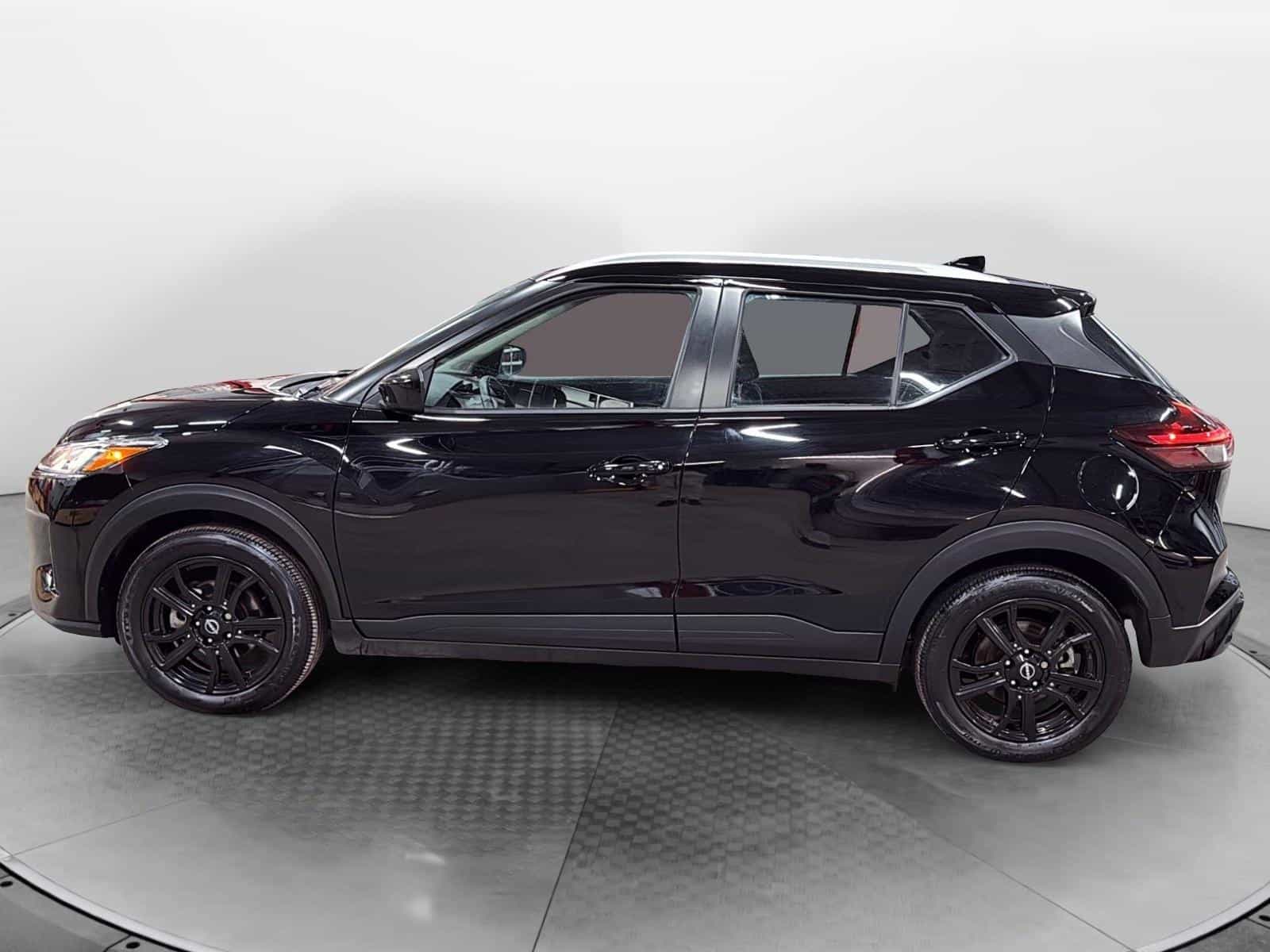 2024 Nissan Kicks SV - Image 2