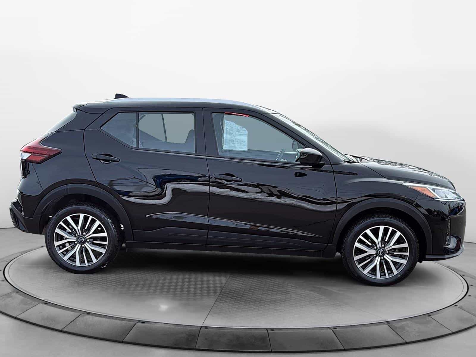 2024 Nissan Kicks SV - Image 6