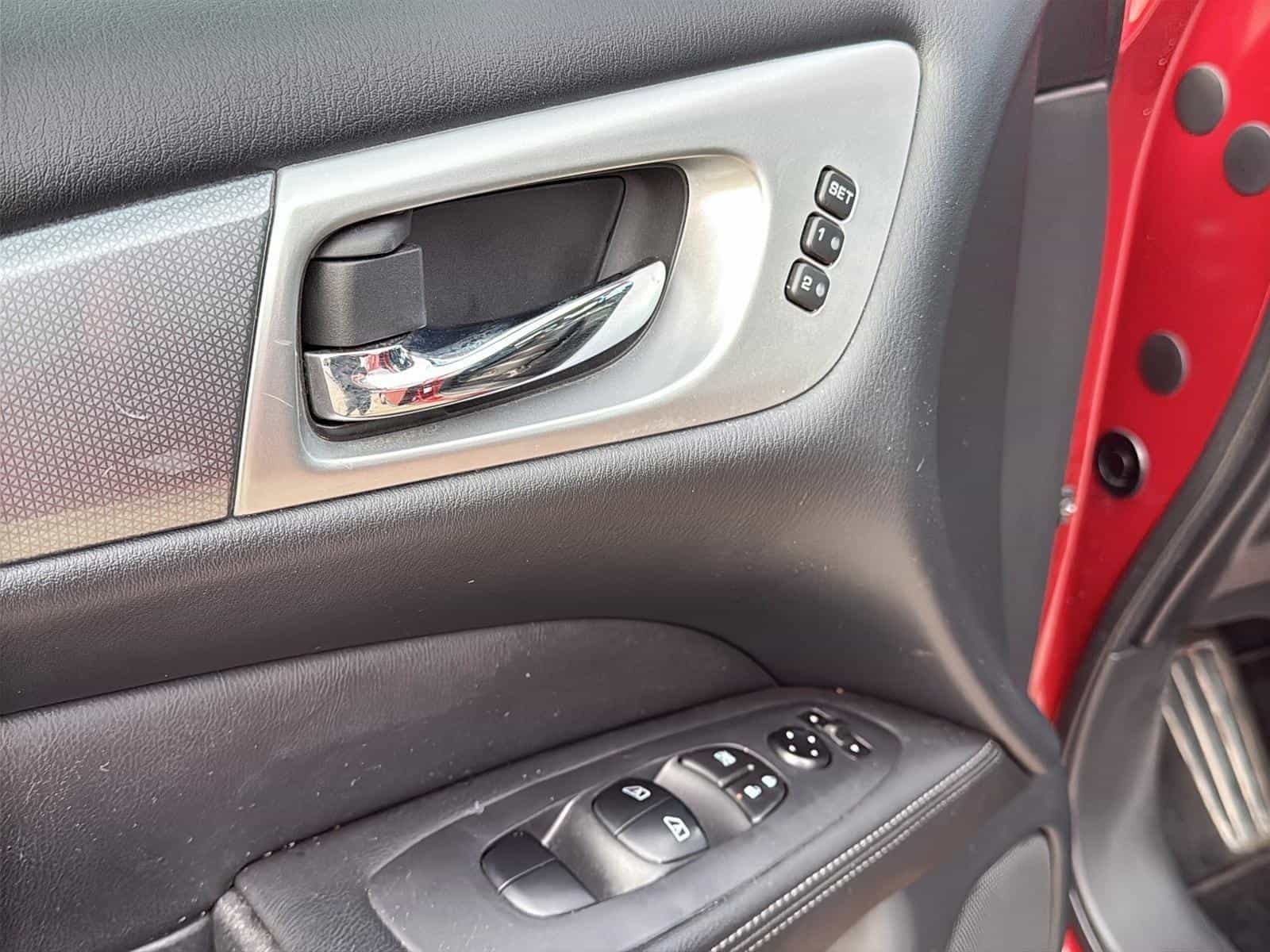 2020 Nissan Pathfinder SL Premium - Image 10